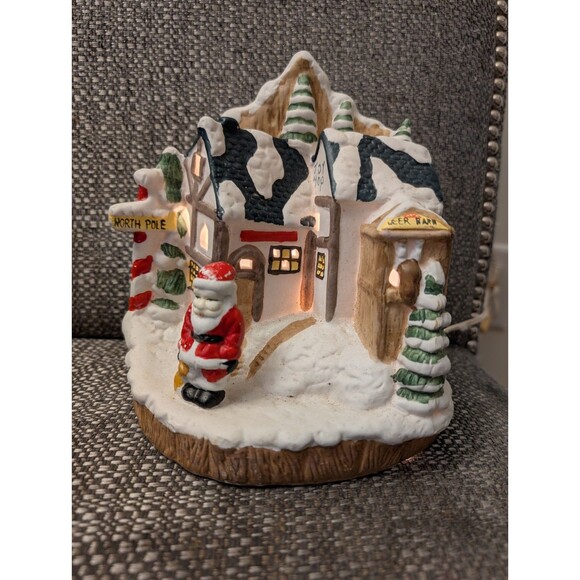 Vintage Lighted Santa North Pole Village House Ceramic Christmas Decoration 7" - Picture 10 of 11